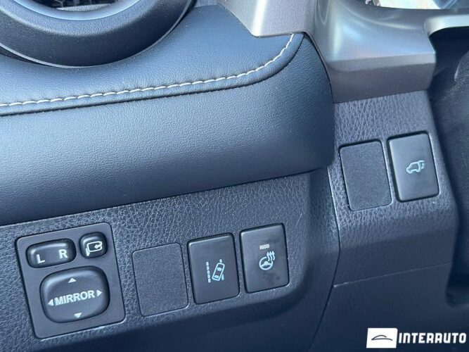 Toyota Rav-4 43 interauto-car