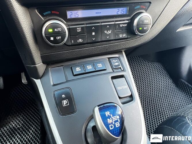 Toyota Auris 38 interauto-car