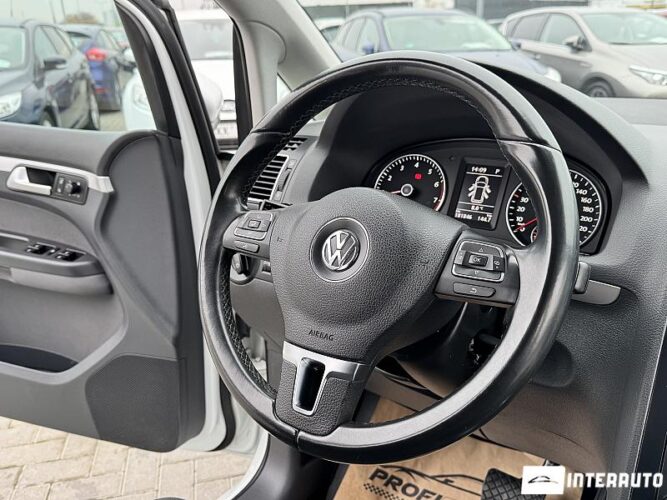 Volkswagen Touran 37 interauto-car