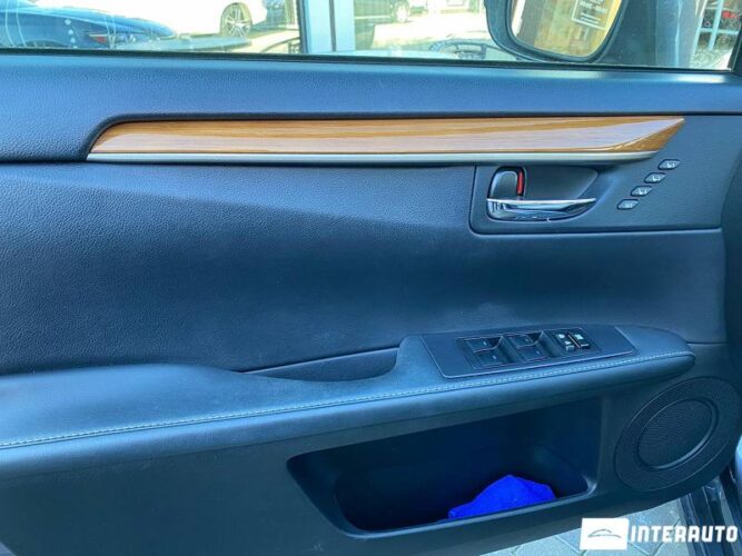 Lexus ES 300h 39 interauto-car