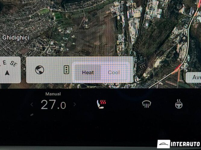 Tesla Model X 52 interauto-car