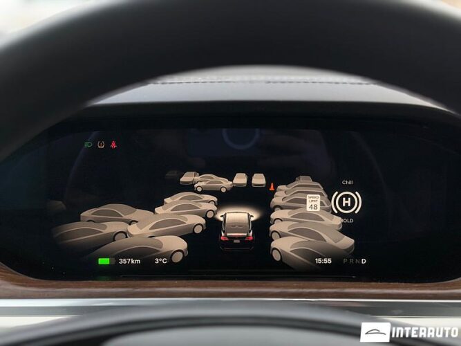 Tesla Model X 47 interauto-car