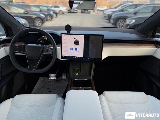 Tesla Model X 44 interauto-car