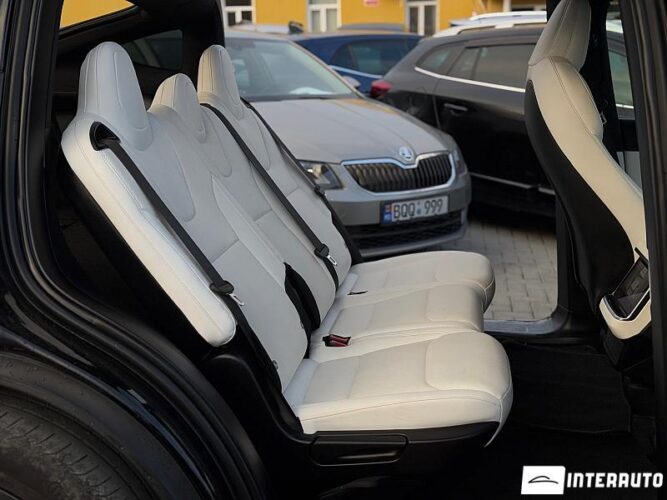 Tesla Model X 54 interauto-car