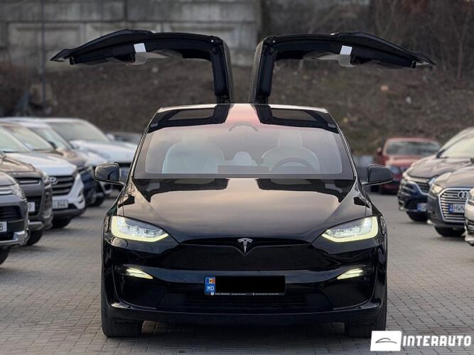Tesla Model X 36 interauto-car