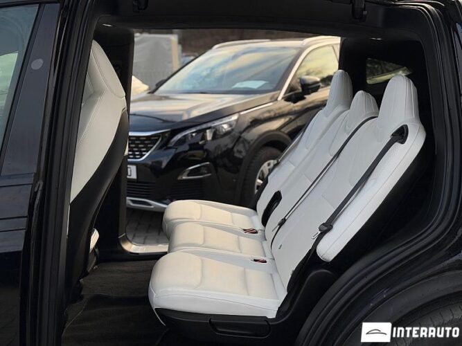 Tesla Model X 57 interauto-car