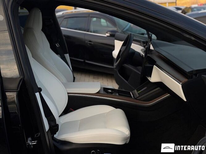 Tesla Model X 53 interauto-car