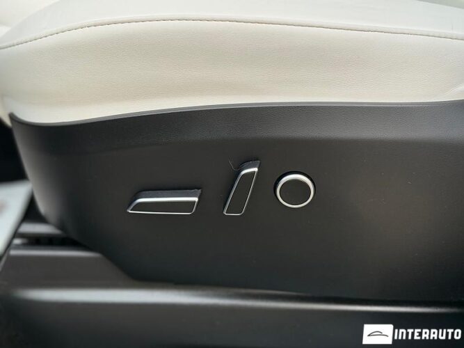 Tesla Model X 42 interauto-car