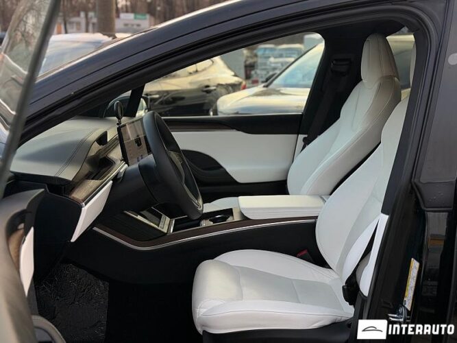 Tesla Model X 41 interauto-car