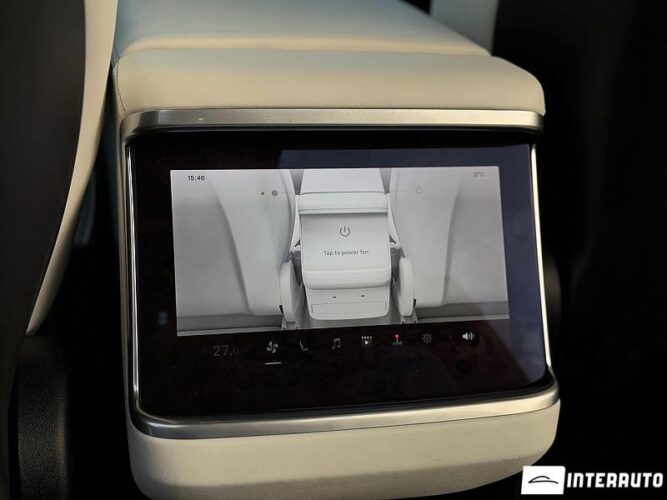 Tesla Model X 55 interauto-car