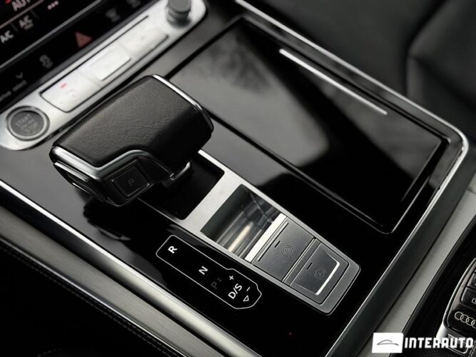 Audi Q7 54 interauto-car