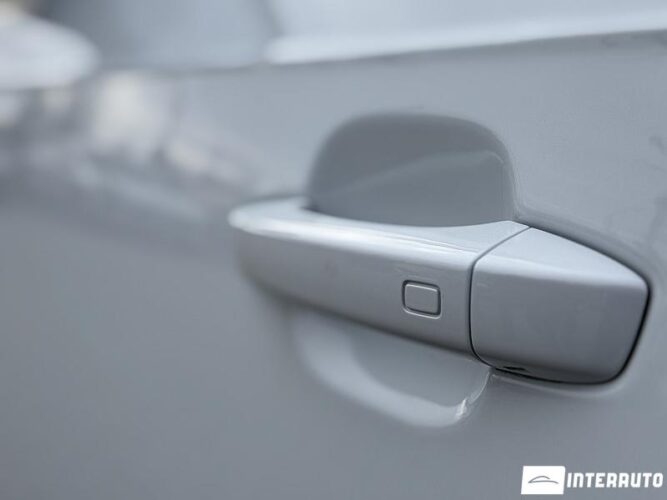 Audi Q7 42 interauto-car