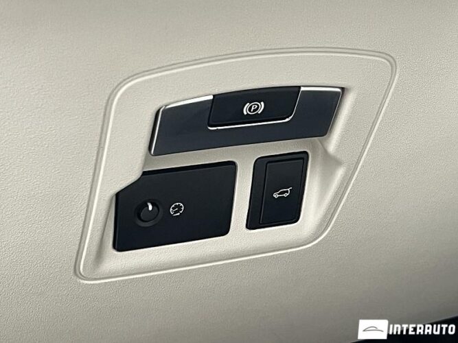 Land Rover Range Rover Velar 44 interauto-car