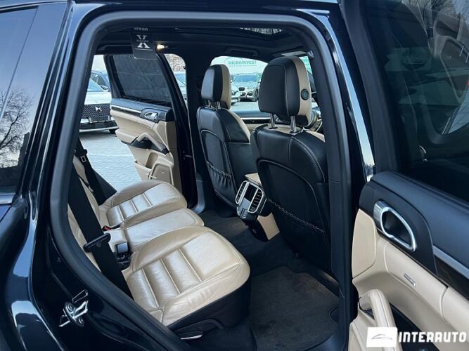 Porsche Cayenne S Hybrid 50 interauto-car