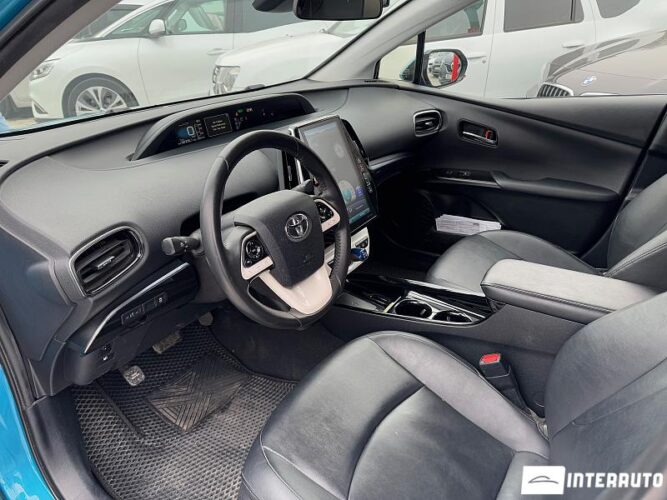 Toyota Prius 38 interauto-car