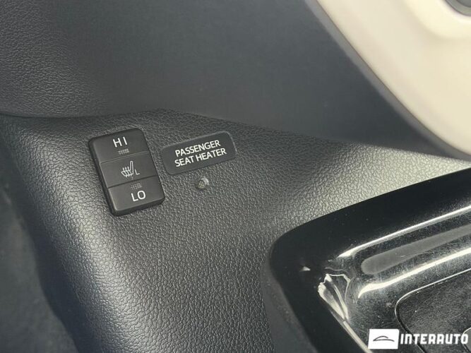 Toyota Prius 48 interauto-car