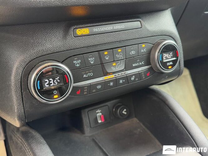 Ford Focus 43 interauto-car