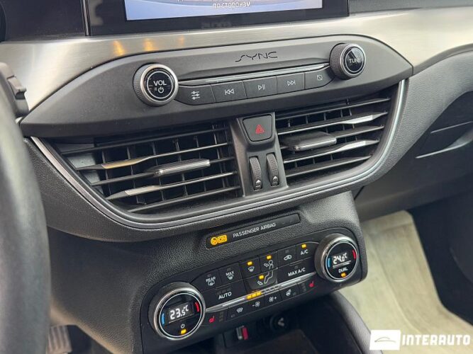 Ford Focus 41 interauto-car