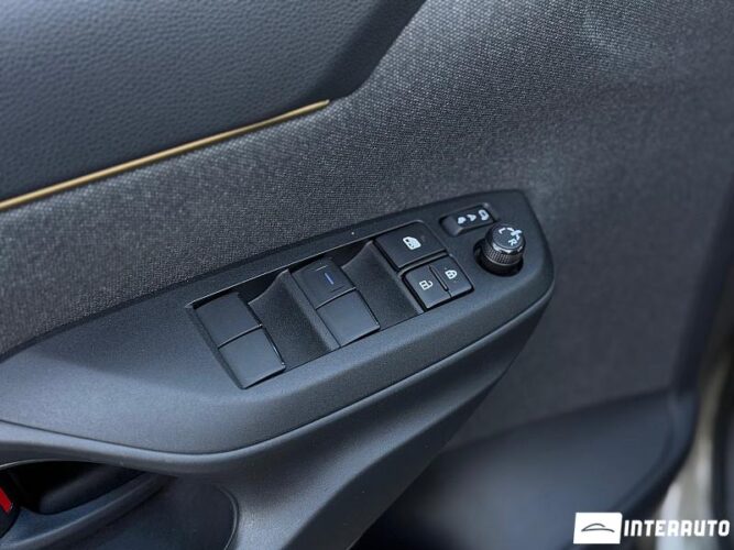 Toyota Yaris Cross 38 interauto-car