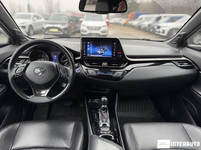 Toyota C-HR 52 interauto-car