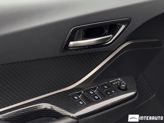 Toyota C-HR 43 interauto-car