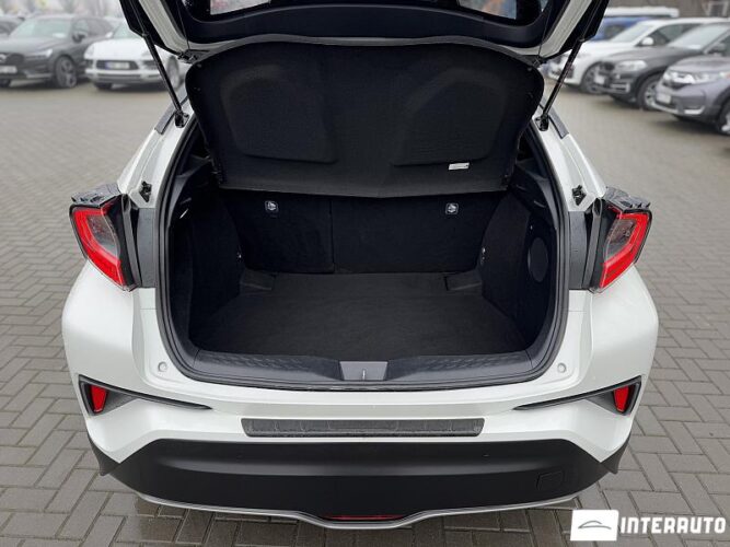 Toyota C-HR 38 interauto-car