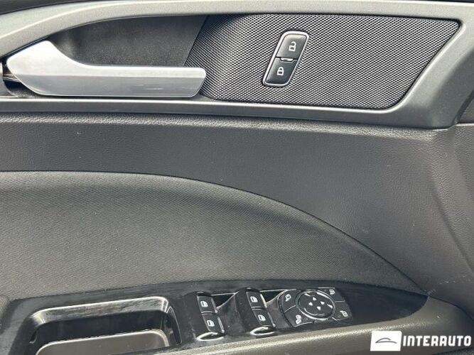 Ford Mondeo 33 interauto-car