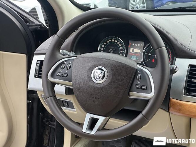 Jaguar XF 44 interauto-car