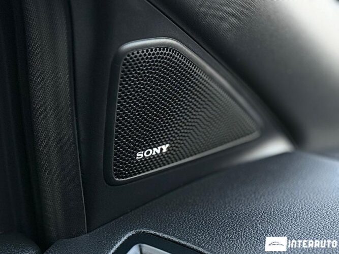 Ford Kuga 38 interauto-car