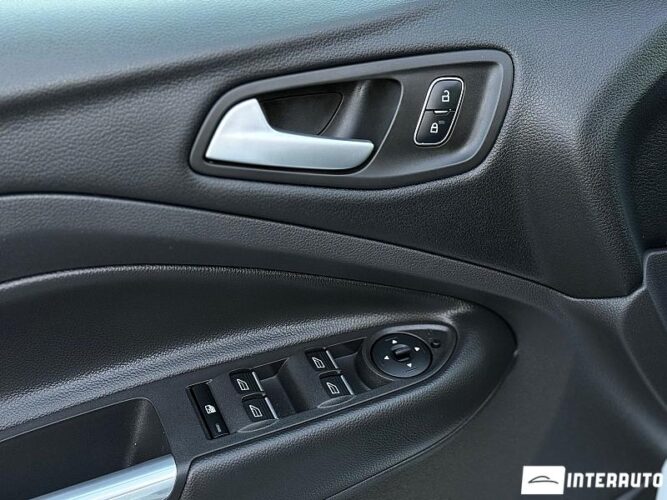 Ford Kuga 39 interauto-car