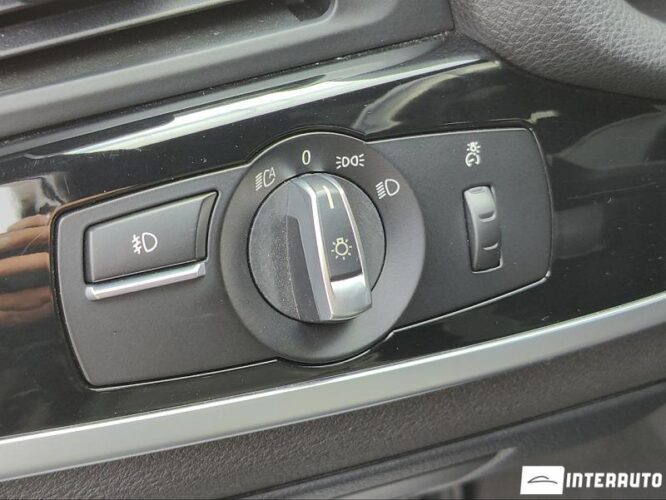 BMW X4 2.8i 50 interauto-car