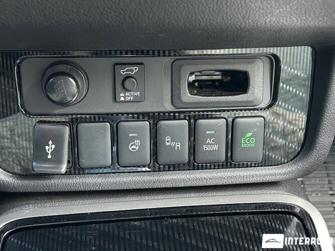 Mitsubishi Outlander 53 interauto-car