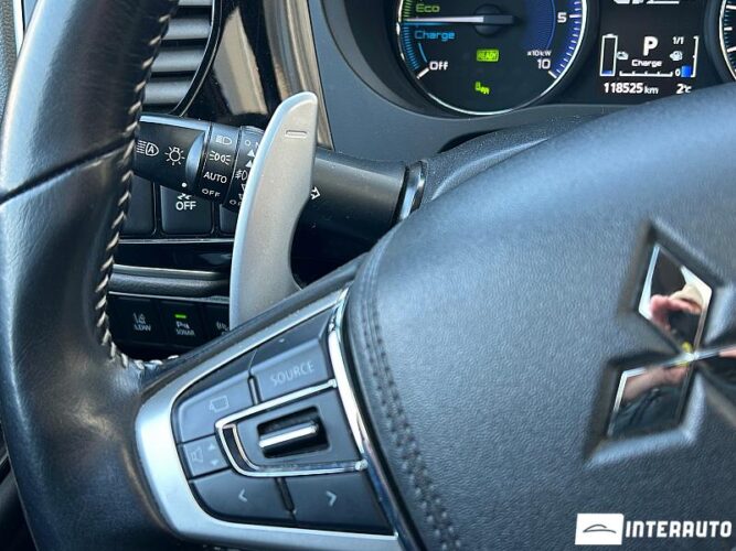 Mitsubishi Outlander 42 interauto-car