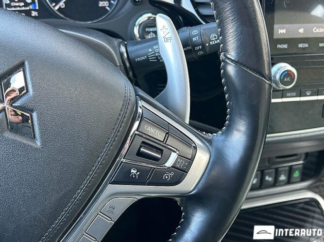 Mitsubishi Outlander 43 interauto-car