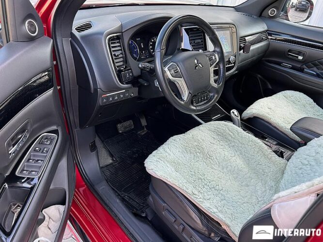 Mitsubishi Outlander 40 interauto-car