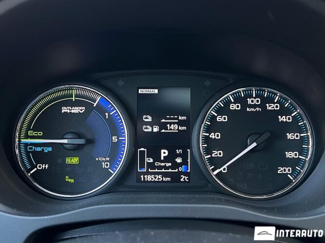 Mitsubishi Outlander 44 interauto-car