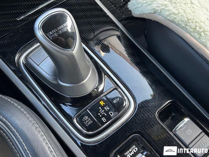 Mitsubishi Outlander 49 interauto-car