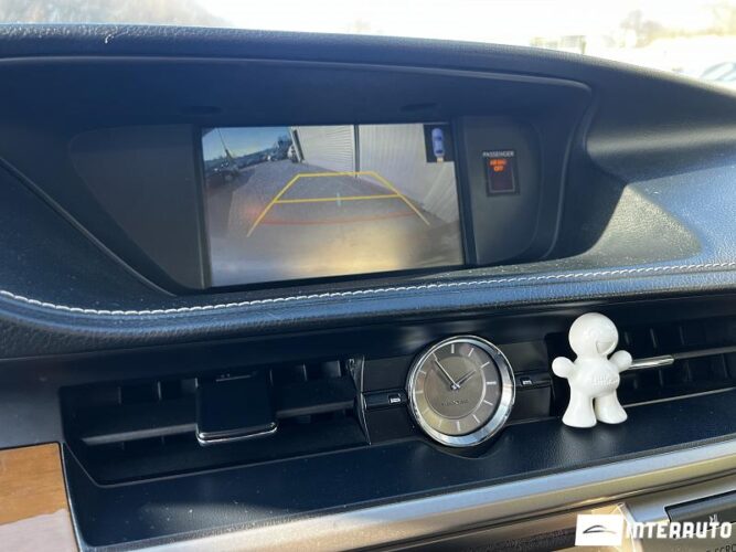 Lexus ES 300h 40 interauto-car