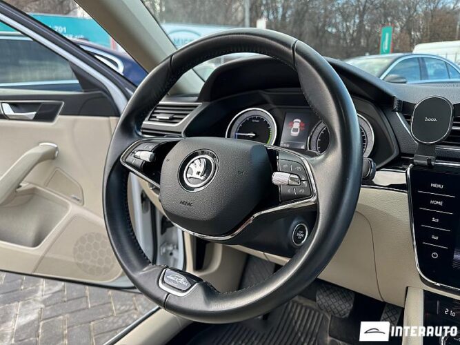 Skoda Superb 42 interauto-car