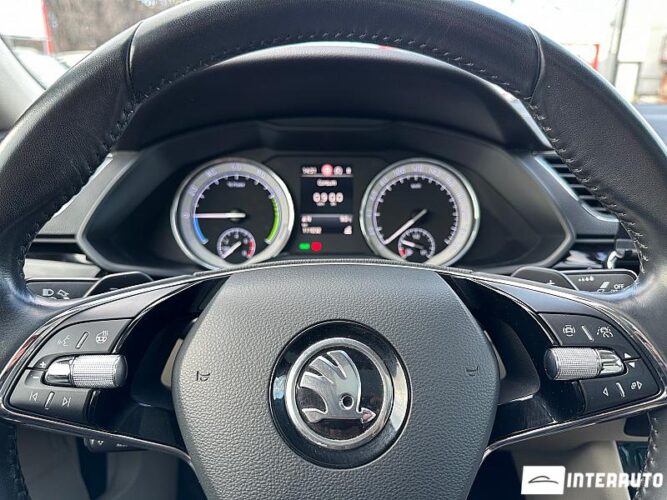 Skoda Superb 43 interauto-car