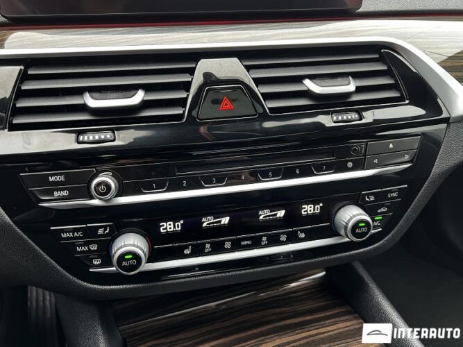 BMW 530e 44 interauto-car