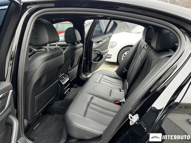 BMW 530e 38 interauto-car