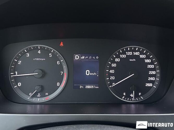 Hyundai Sonata 39 interauto-car