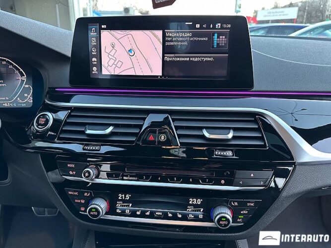 BMW 530e 56 interauto-car