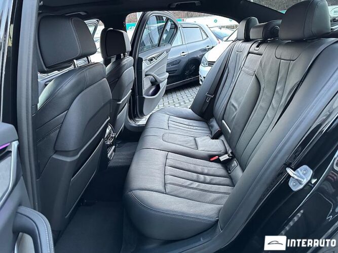 BMW 530e 44 interauto-car