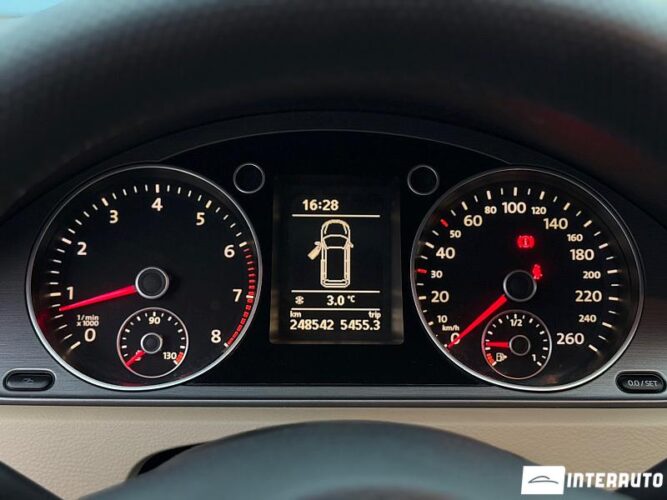 Volkswagen Passat 44 interauto-car