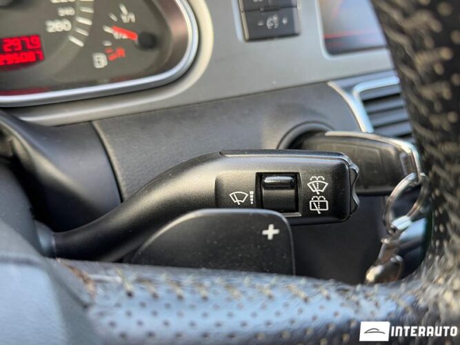 Audi Q7 42 interauto-car