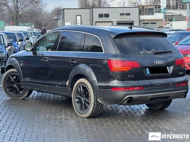 Audi Q7 32 interauto-car