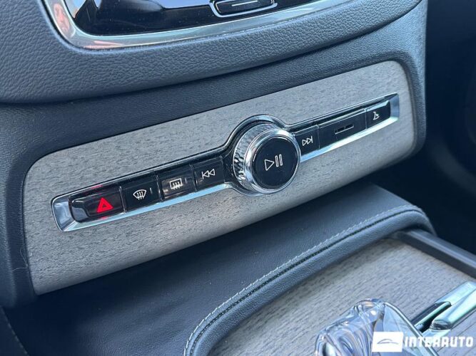 Volvo XC 90 48 interauto-car