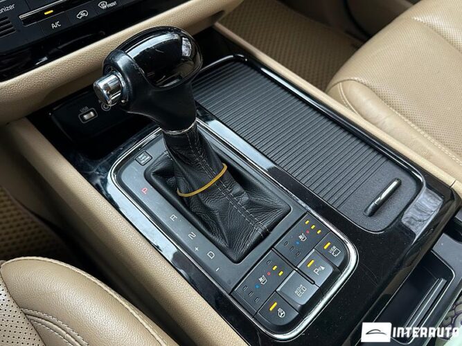 Kia Carnival 53 interauto-car